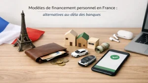Une scène illustrant différents objets liés au financement personnel en France, comprenant un portefeuille avec des billets et des pièces, des miniatures de maisons et de voitures, un smartphone affichant une validation, ainsi qu’un ordinateur portable et des écouteurs. À gauche, une miniature de la tour Eiffel et un drapeau français renforcent le contexte national. Cette composition représente les alternatives de financement au-delà des banques, mettant en avant la diversité des solutions de financement disponibles pour répondre aux besoins personnels et aux projets de vie.